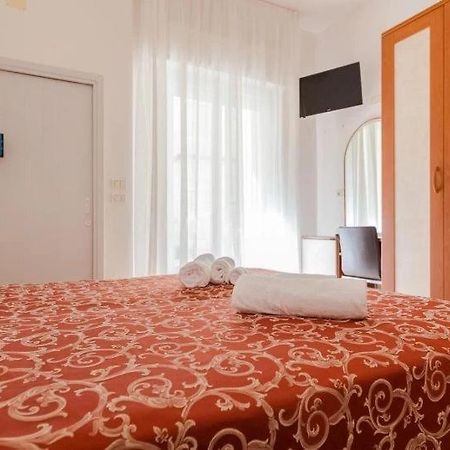 Hotel Ivana Misano Adriatico Buitenkant foto