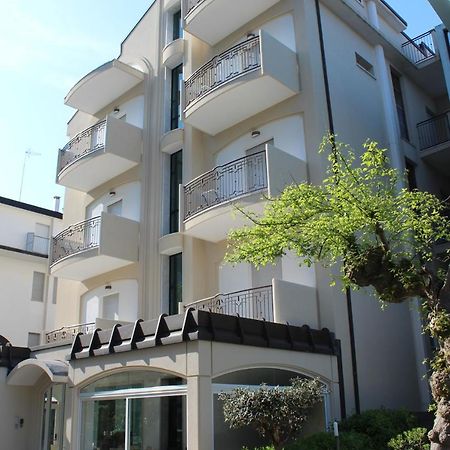 Hotel Ivana Misano Adriatico Buitenkant foto