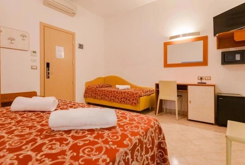 Hotel Ivana Misano Adriatico Buitenkant foto