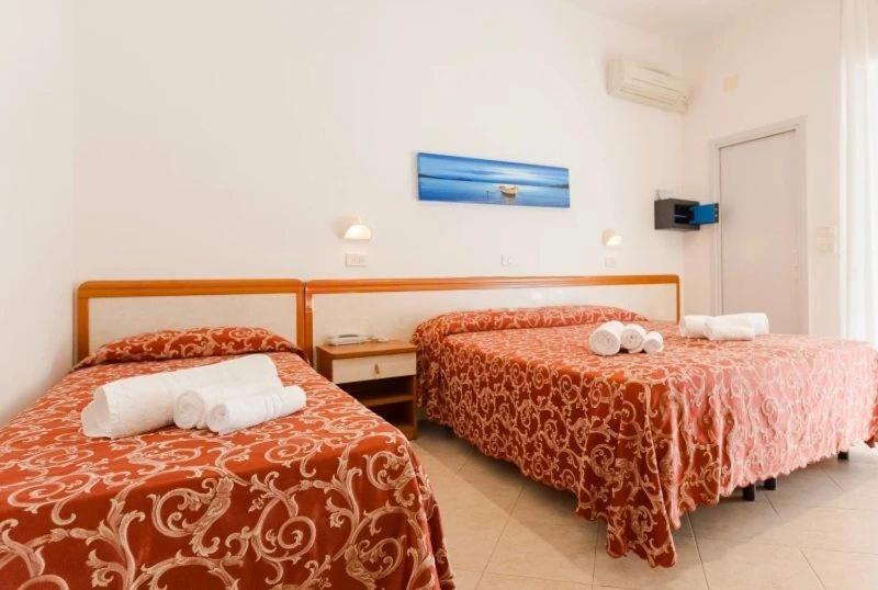 Hotel Ivana Misano Adriatico Buitenkant foto