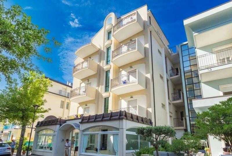 Hotel Ivana Misano Adriatico Buitenkant foto