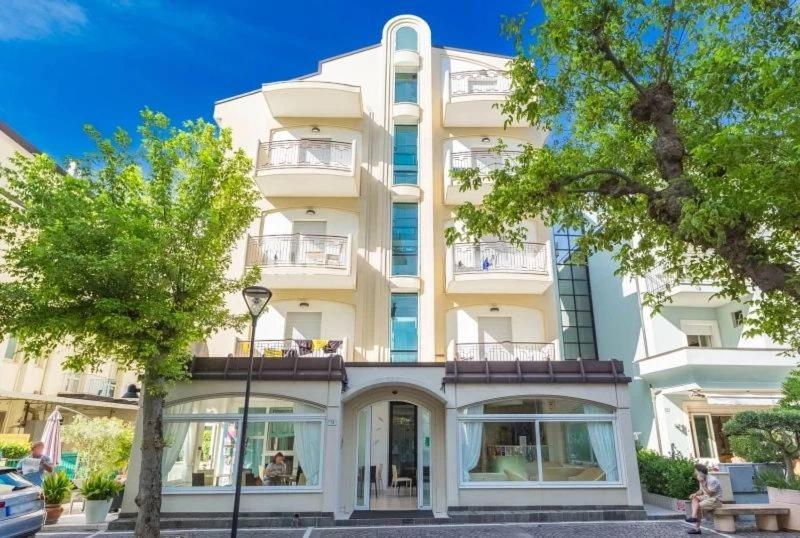 Hotel Ivana Misano Adriatico Buitenkant foto