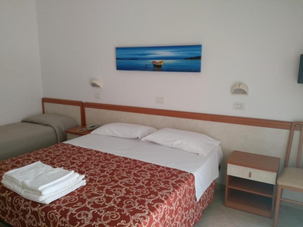 Hotel Ivana Misano Adriatico Buitenkant foto