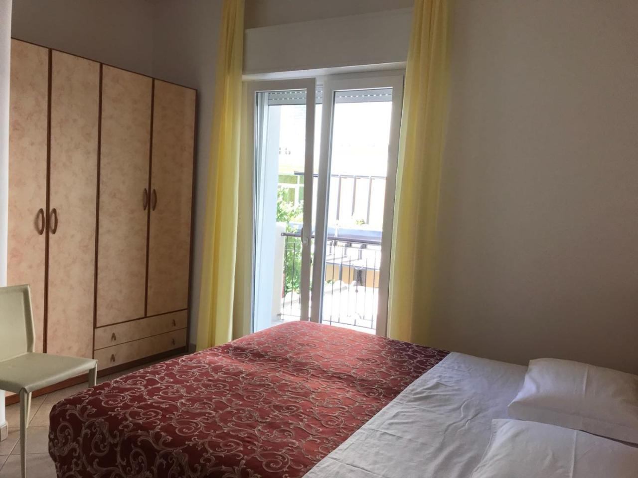 Hotel Ivana Misano Adriatico Buitenkant foto