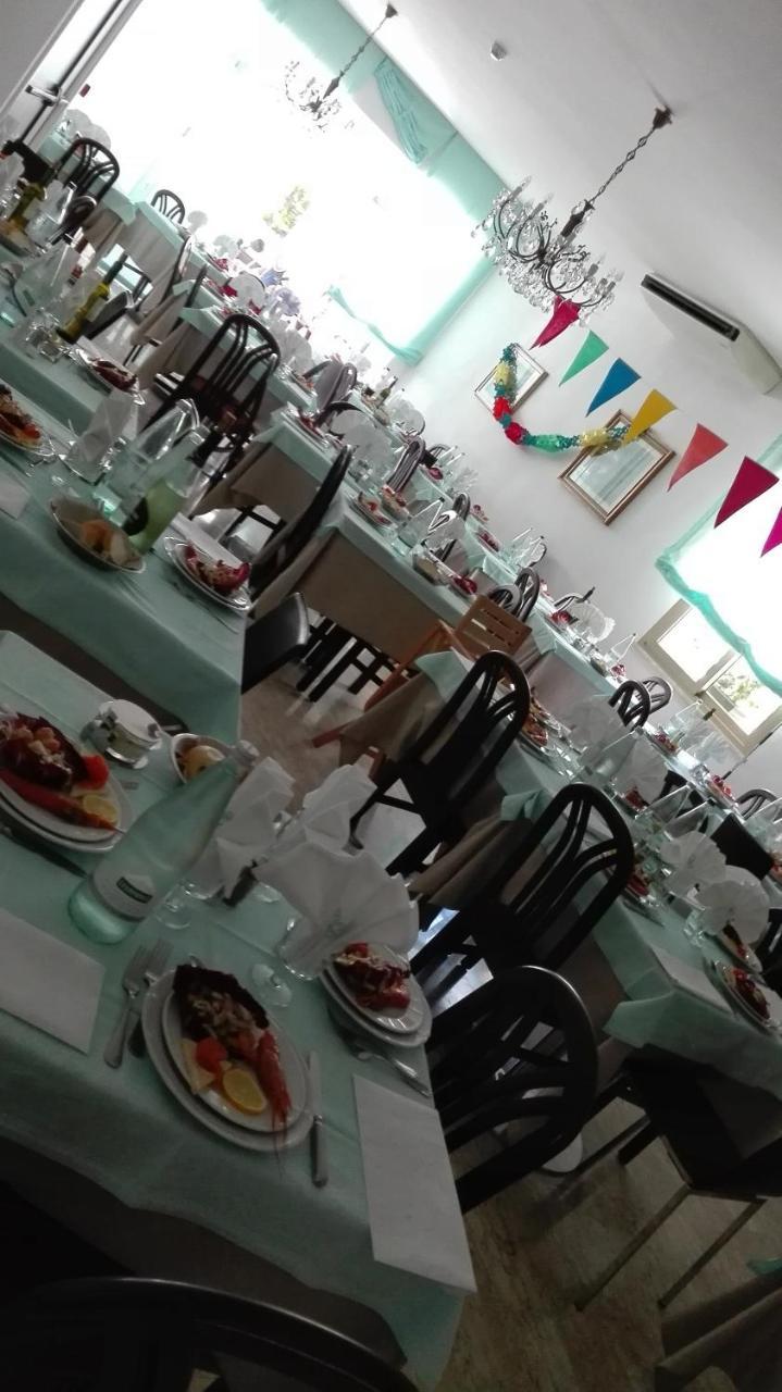 Hotel Ivana Misano Adriatico Buitenkant foto