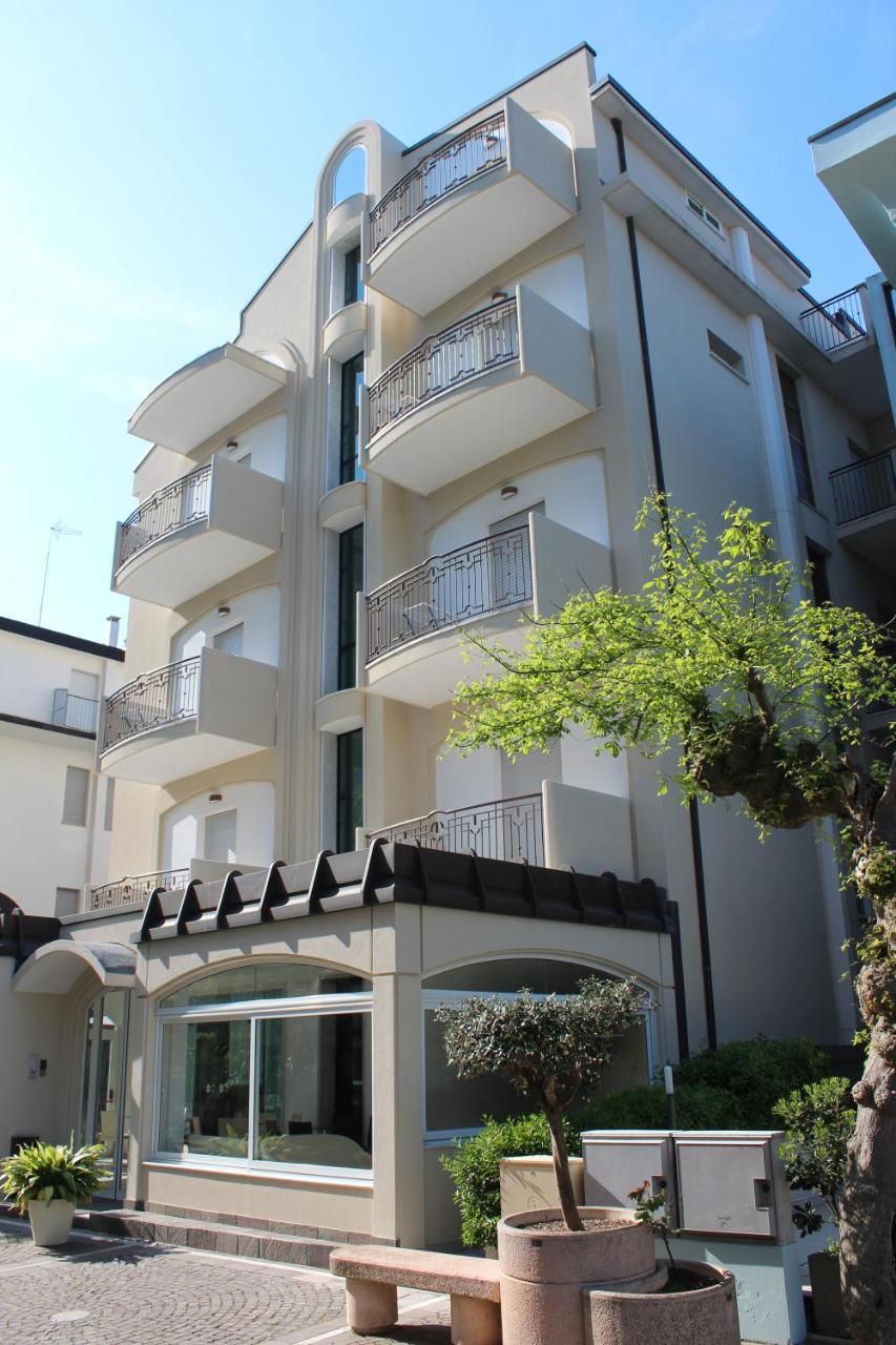 Hotel Ivana Misano Adriatico Buitenkant foto